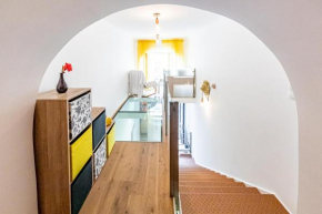 GOLDEN LION APARTMENT by JR City Apartments